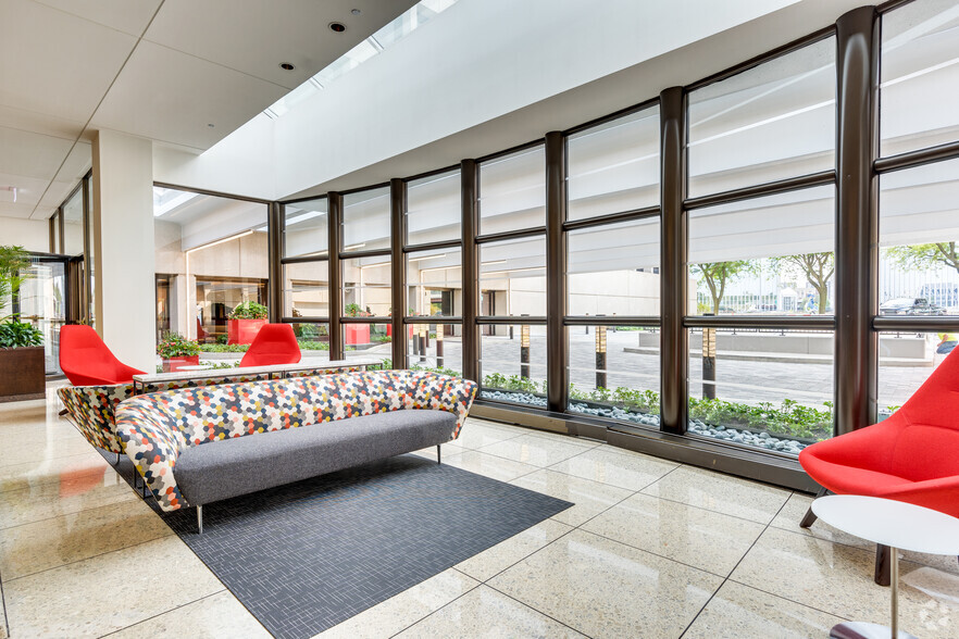 8745 W Higgins Rd, Chicago, IL en alquiler - Foto del interior - Imagen 3 de 7