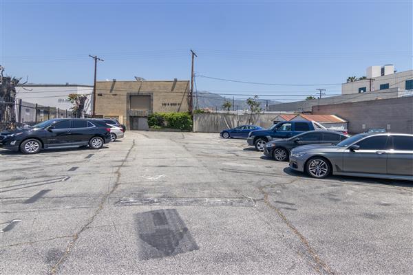 425 N Varney St, Burbank, CA en venta - Foto del edificio - Imagen 3 de 16