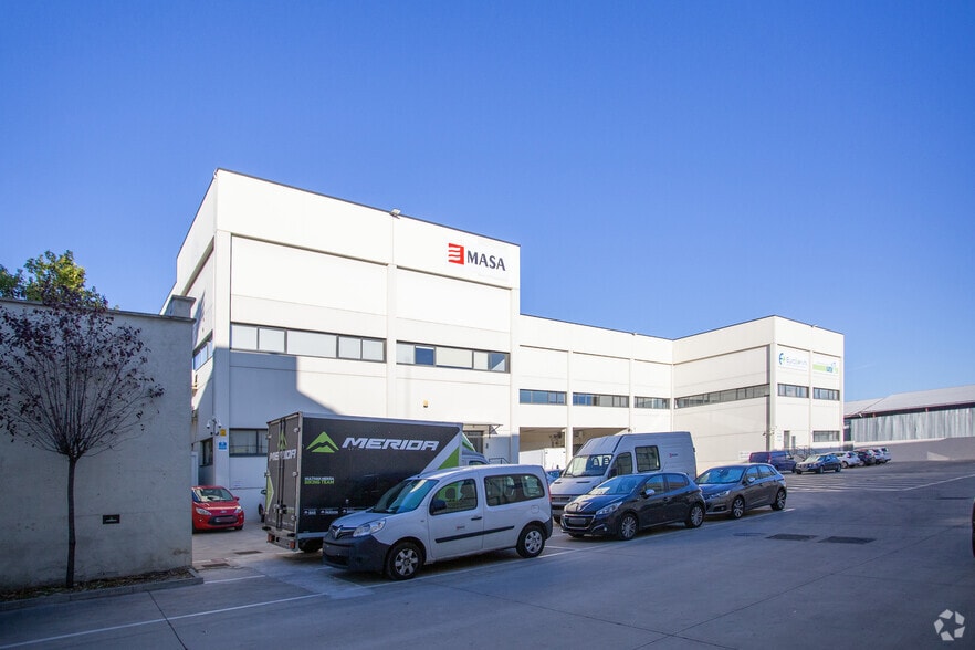Nave en San Fernando de Henares, Madrid en venta - Foto del edificio - Imagen 3 de 4