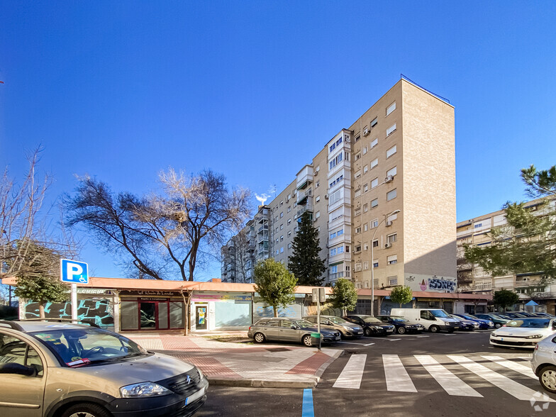 Plaza San Juan de Covas, 16, Alcorcón, Madrid en venta - Foto del edificio - Imagen 2 de 2