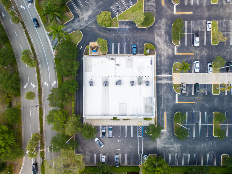 8931-8947 W Atlantic Blvd, Coral Springs, FL en alquiler - Foto del edificio - Imagen 2 de 11