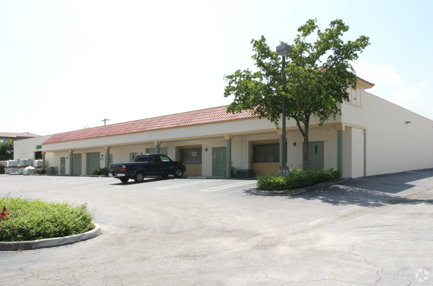 2940 Commerce Park Dr, Boynton Beach, FL en alquiler - Foto del edificio - Imagen 2 de 12