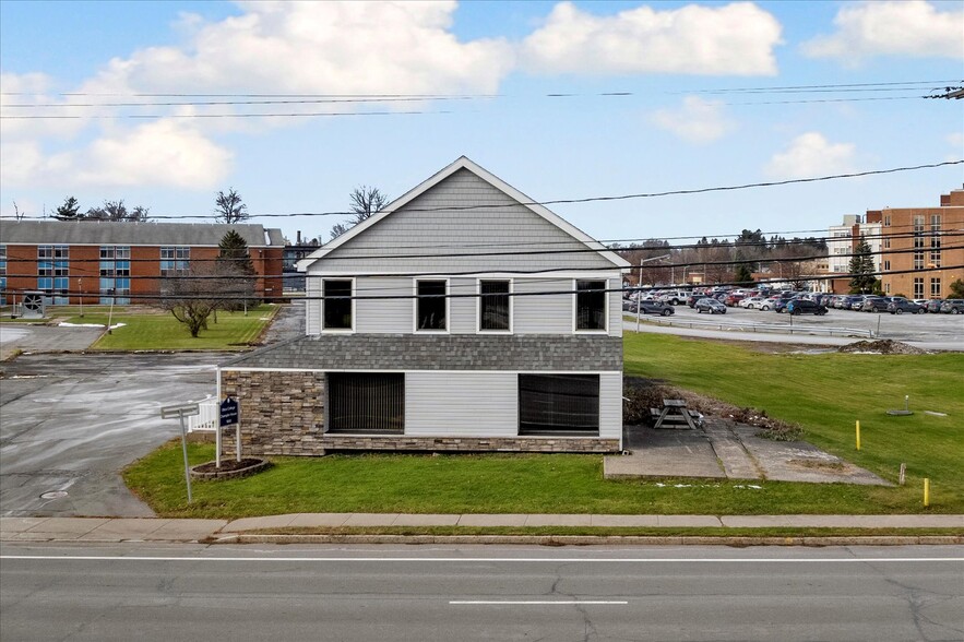 1660 Champlin Ave, Utica, NY en venta - Foto del edificio - Imagen 2 de 49