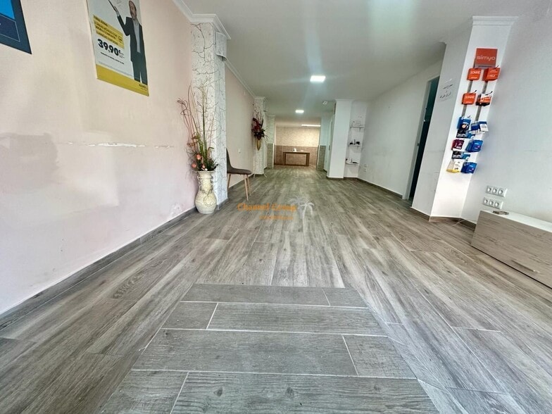 Local en Elche, Alicante en venta - Foto del edificio - Imagen 3 de 8