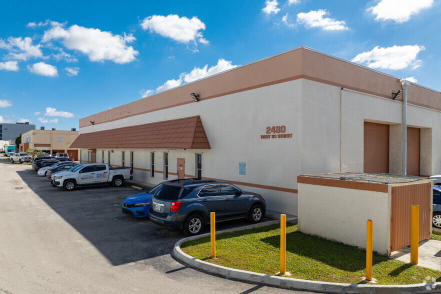 2480 W 82nd St, Hialeah, FL en alquiler - Foto del edificio - Imagen 1 de 26