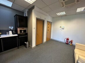 Portsmouth Rd, Esher en alquiler Foto del interior- Imagen 2 de 5