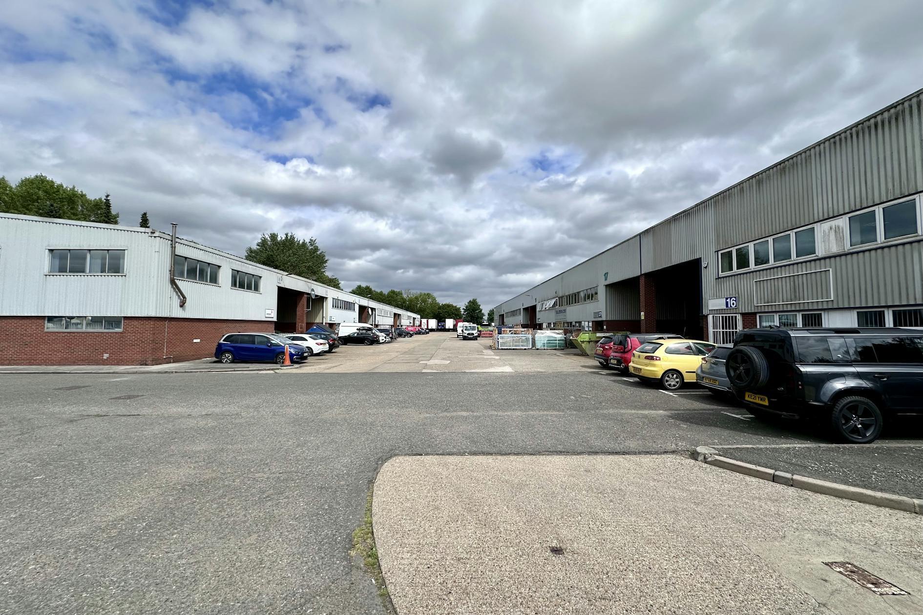 Farmbrough Clos, Aylesbury en alquiler Foto del edificio- Imagen 1 de 54