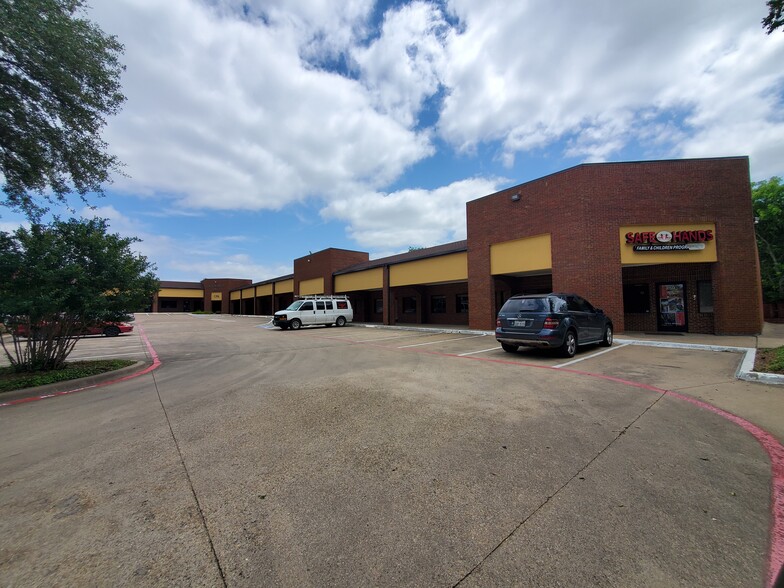 712 N Hampton Rd, DeSoto, TX en alquiler - Foto del edificio - Imagen 3 de 8