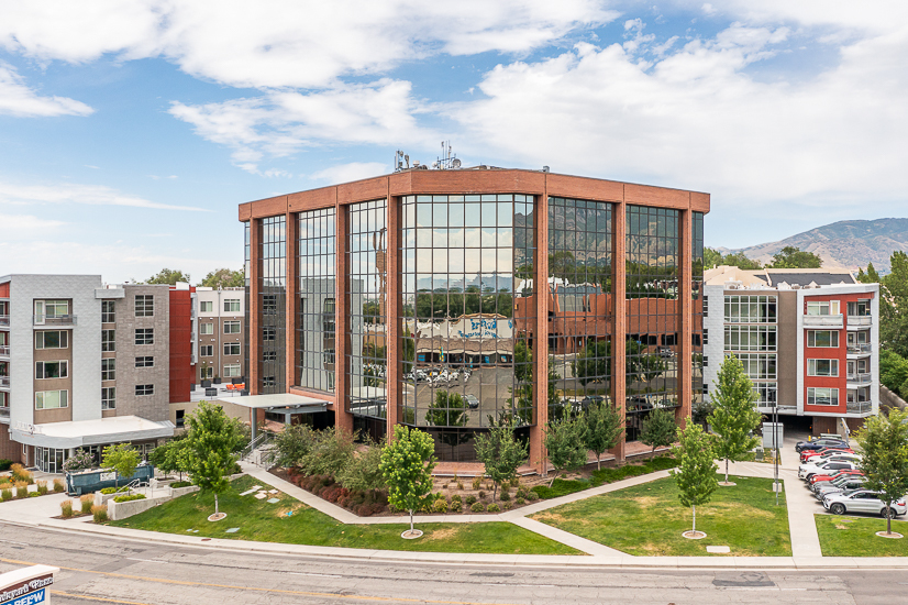 1245 E Brickyard Rd, Salt Lake City, UT en alquiler - Foto del edificio - Imagen 1 de 8