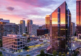 25 Sheppard Ave W, Toronto, ON en alquiler Foto del edificio- Imagen 1 de 25