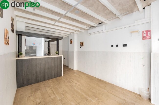 Más detalles de Calle Pintor Ismael de la Serna, 12, Granada - Local en venta
