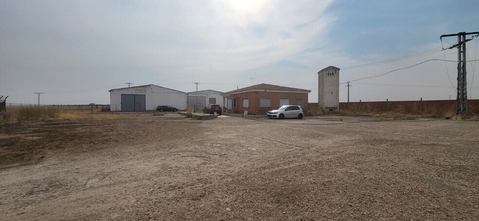 Nave en Valdestillas en venta - Foto del edificio - Imagen 1 de 14