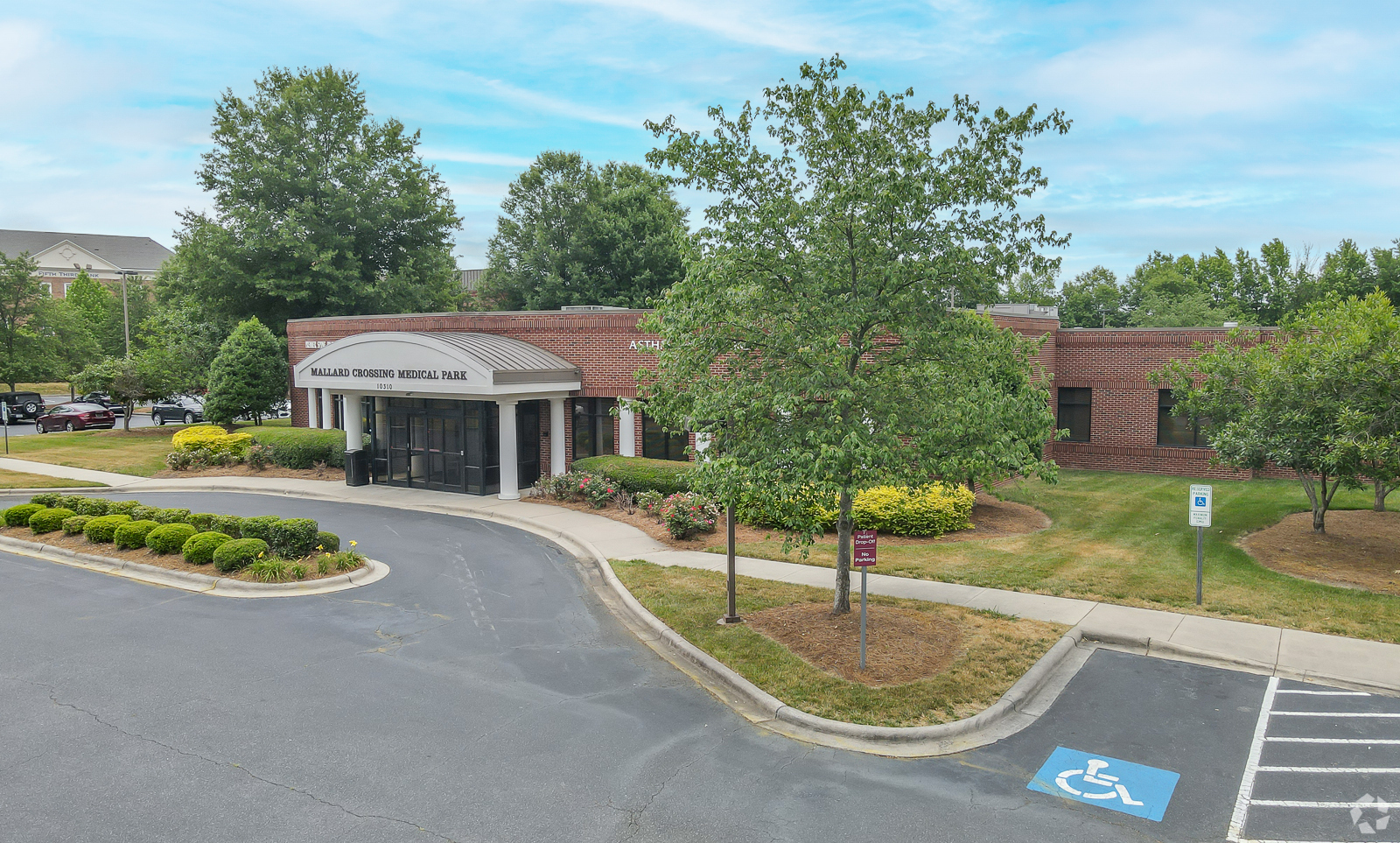 10320 Mallard Creek Rd, Charlotte, NC en alquiler Foto del edificio- Imagen 1 de 21