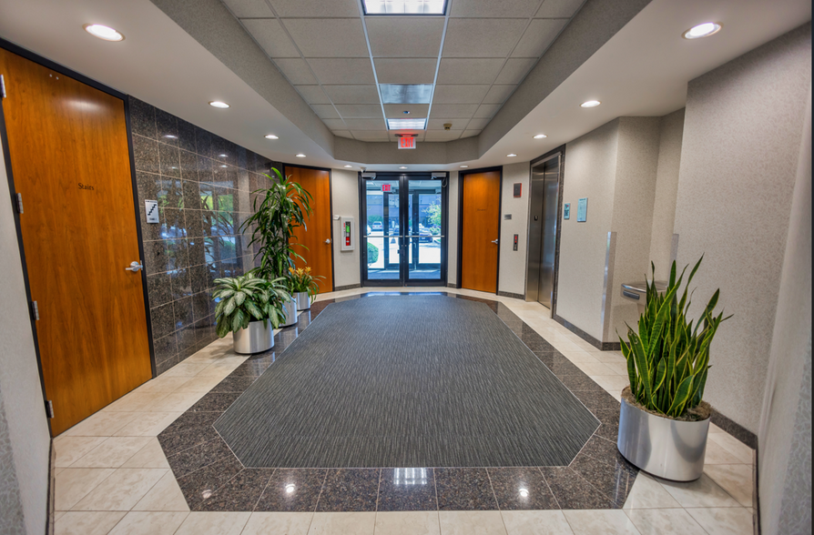 1770 Park St, Naperville, IL en venta - Lobby - Imagen 2 de 4