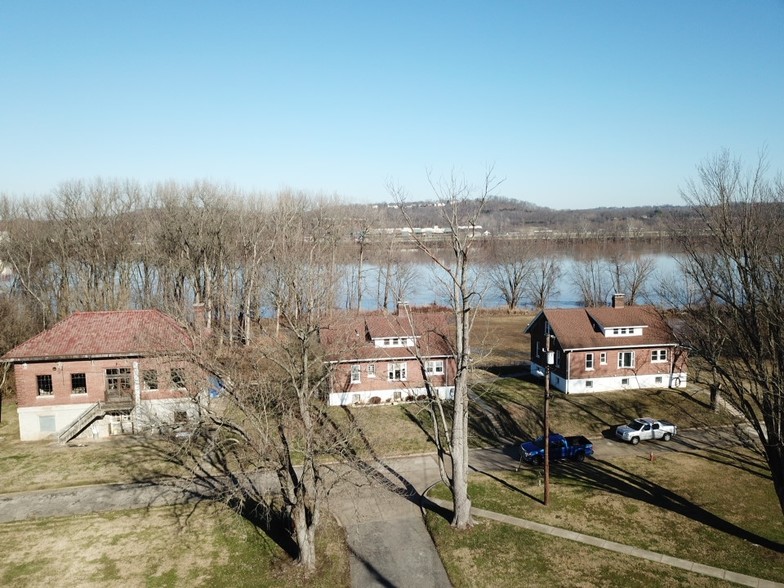 2 Lois Ln, Newport, KY en venta - Foto del edificio - Imagen 1 de 4