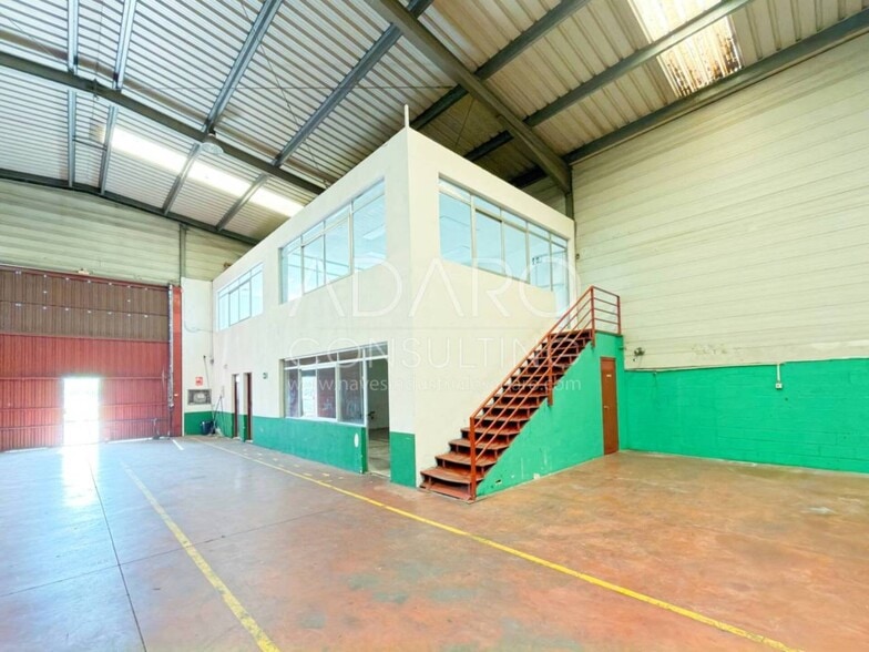 Nave en Azuqueca de Henares, Guadalajara en venta - Foto del interior - Imagen 3 de 3