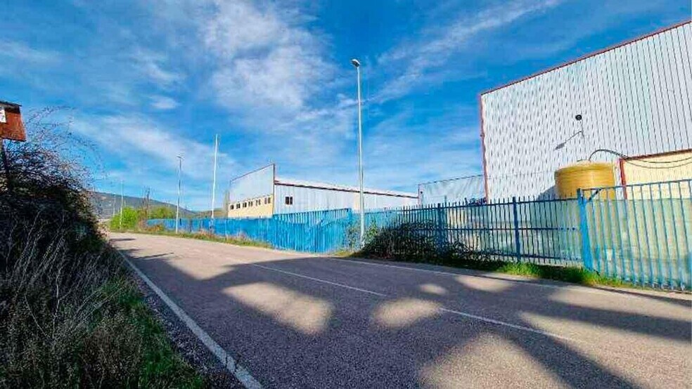 Nave en Congosto en venta - Foto del edificio - Imagen 3 de 7