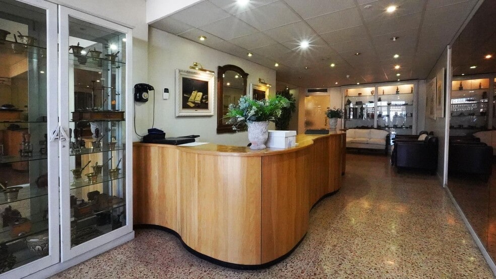 Edificio residencial en Barberà del Vallès, Barcelona en venta - Vestíbulo - Imagen 1 de 3