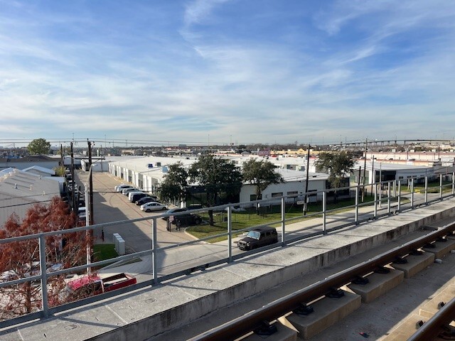 11363 Denton Dr, Dallas, TX en alquiler - Foto del edificio - Imagen 3 de 18