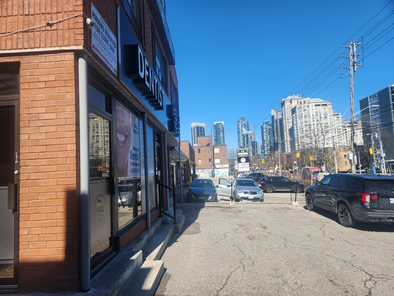 2334 Lake Shore Blvd W, Toronto, ON en venta - Foto del edificio - Imagen 2 de 4