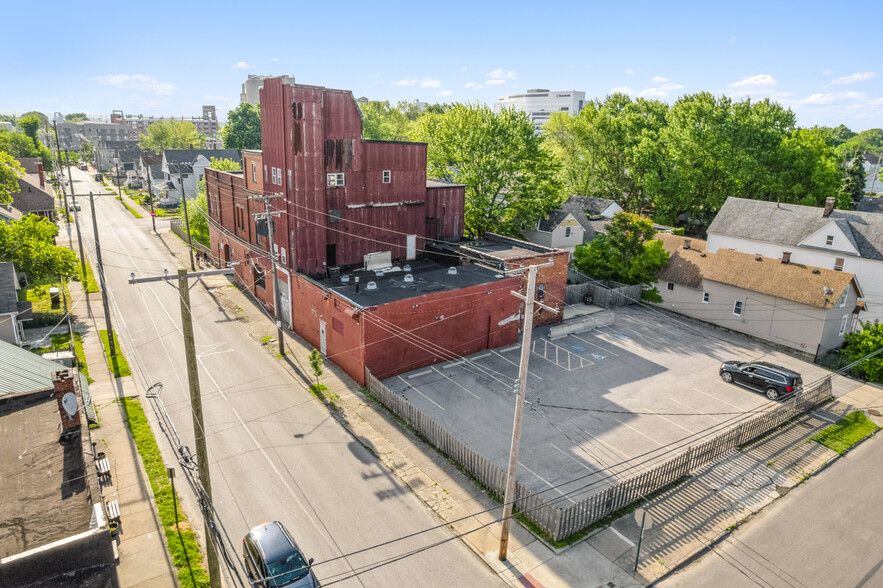 3135 Sackett Ave, Cleveland, OH en venta - Foto del edificio - Imagen 3 de 11