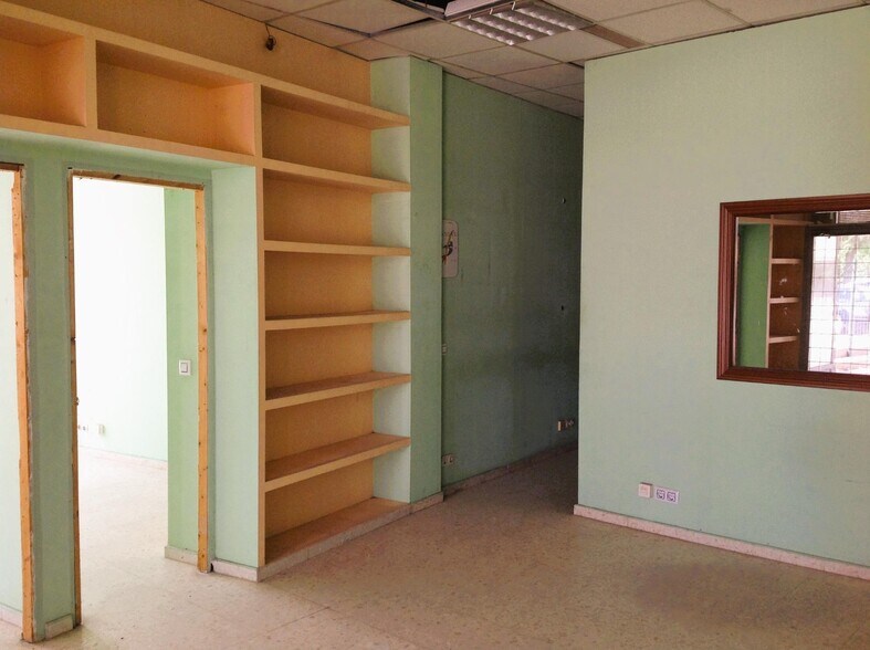 Local en Gelves en venta - Foto del interior - Imagen 3 de 11