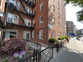 80-15 41st Ave, Elmhurst, NY en alquiler Foto del edificio- Imagen 2 de 17