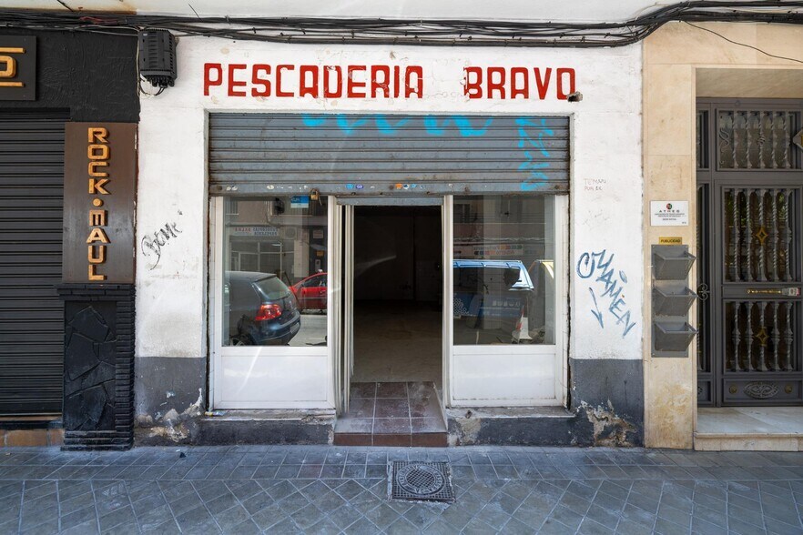 Calle Doctor Pareja Yébenes, 10, Granada, Granada en venta - Foto del edificio - Imagen 2 de 19