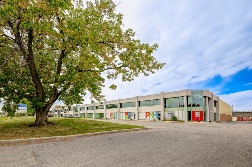 1925-1985 Boul Hymus, Dorval, QC en alquiler - Foto del edificio - Imagen 3 de 16