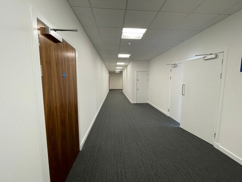 Almondvale Way, Livingston en alquiler - Foto del edificio - Imagen 3 de 4