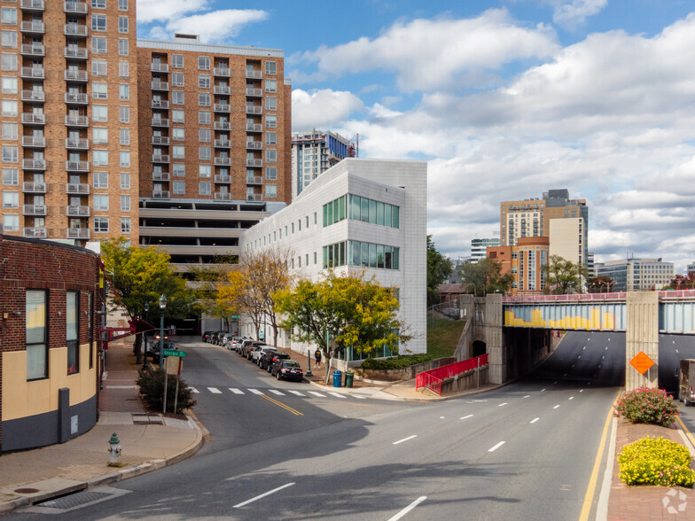 8070 Georgia Ave, Silver Spring, MD en alquiler - Foto del edificio - Imagen 2 de 4