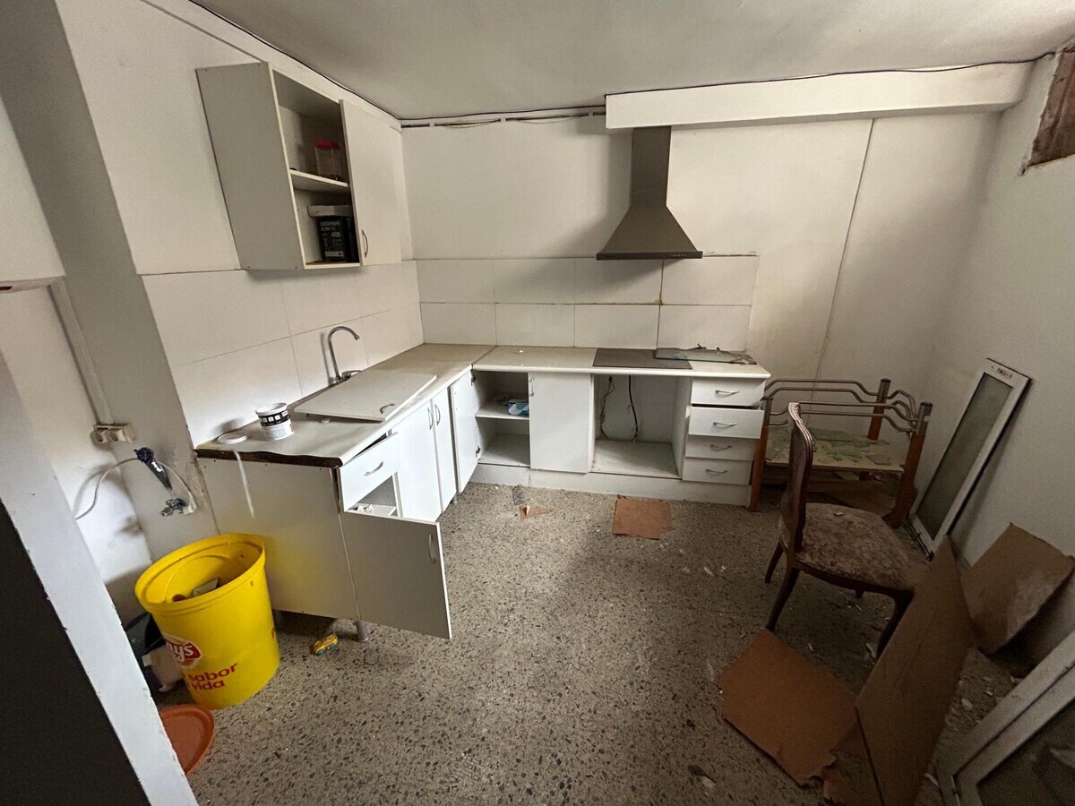 Carrer de la Font del Coll, Barcelona, BAR 08032 -  -  - Foto del interior - Image 1 of 13