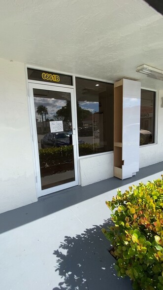 6651-6689 Lake Worth Rd, Lake Worth, FL en alquiler - Foto del edificio - Imagen 3 de 12