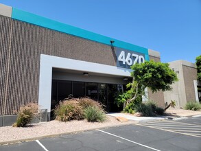 4670 S Ash Ave, Tempe, AZ en alquiler Foto del edificio- Imagen 2 de 31