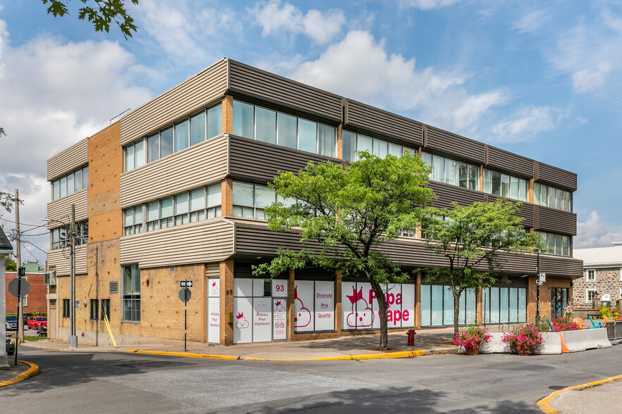 85 Rue Saint-Charles O, Longueuil, QC en alquiler - Foto del edificio - Imagen 1 de 12