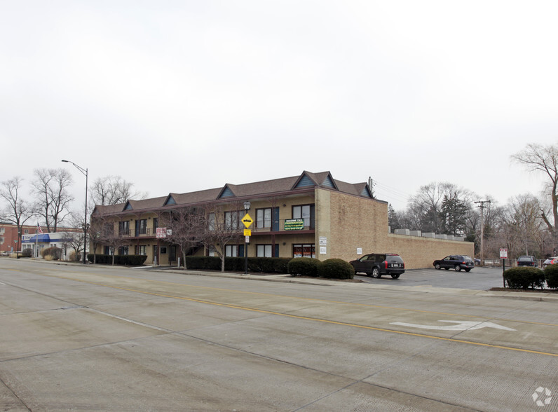 381 N York Rd, Elmhurst, IL en alquiler - Foto del edificio - Imagen 3 de 19