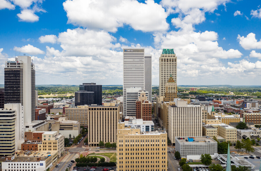 15 E 5th St, Tulsa, OK en alquiler - Vídeo de anuncio comercial - Imagen 3 de 21