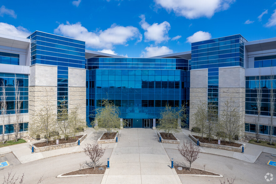 205 Quarry Park Blvd SE, Calgary, AB en alquiler - Foto del edificio - Imagen 2 de 8