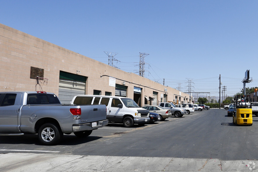 18754 Parthenia St, Northridge, CA en alquiler - Foto del edificio - Imagen 2 de 3