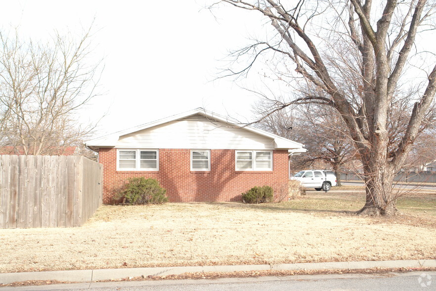 151 N Ridge Rd, Wichita, KS en alquiler - Foto del edificio - Imagen 2 de 4