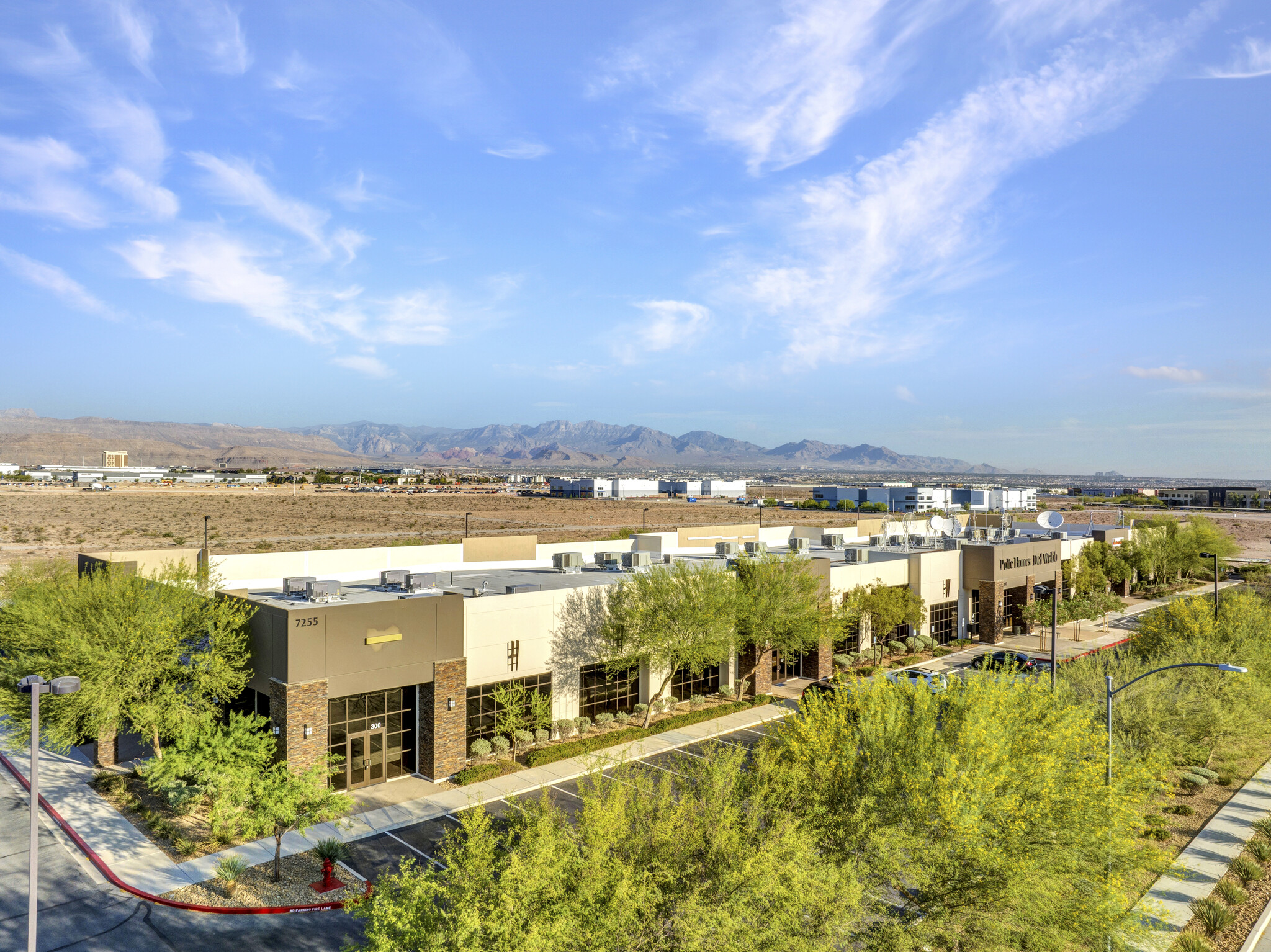 7255 S Tenaya Way, Las Vegas, NV en alquiler Foto del edificio- Imagen 1 de 10