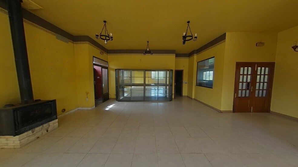 Local en Zúñiga en venta - Foto del edificio - Imagen 1 de 23