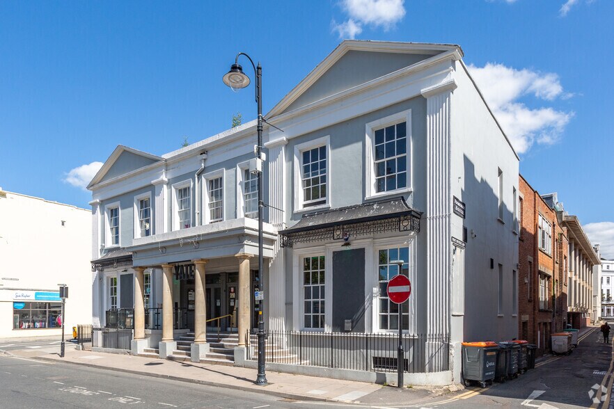 Crescent Ter, Cheltenham en venta - Foto del edificio - Imagen 2 de 2