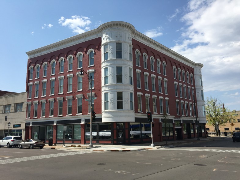 20 E Milwaukee St, Janesville, WI en alquiler - Foto del edificio - Imagen 2 de 2