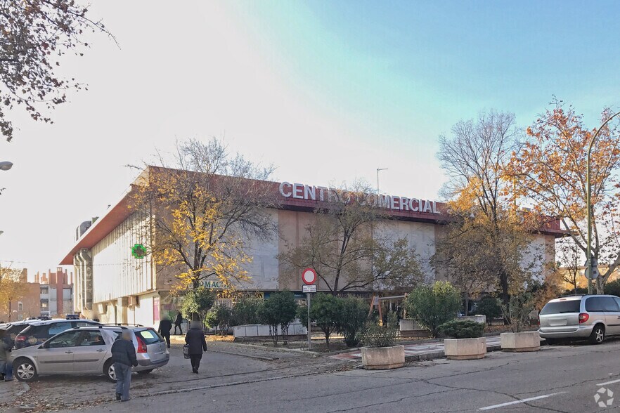 Local en Madrid, Madrid en venta - Foto del edificio - Imagen 2 de 3