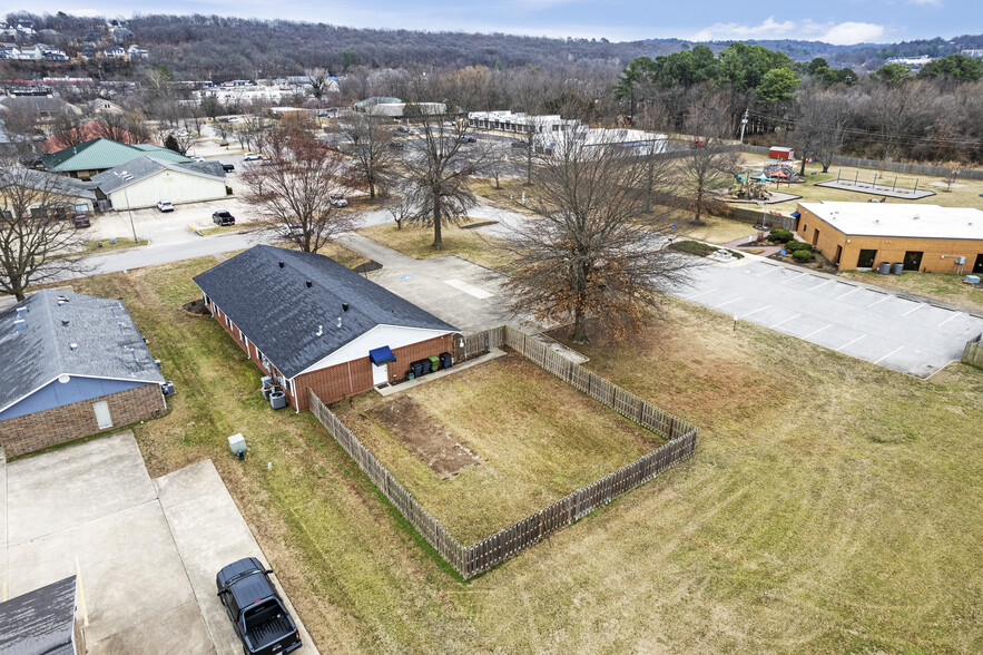 71 Colt Square Dr, Fayetteville, AR en venta - Foto del edificio - Imagen 2 de 37