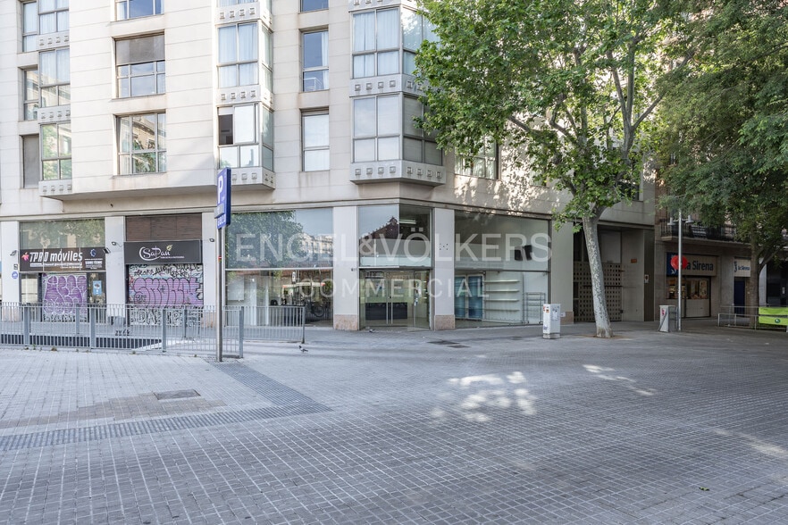 Local en Barcelona, Barcelona en alquiler - Foto del edificio - Imagen 2 de 8