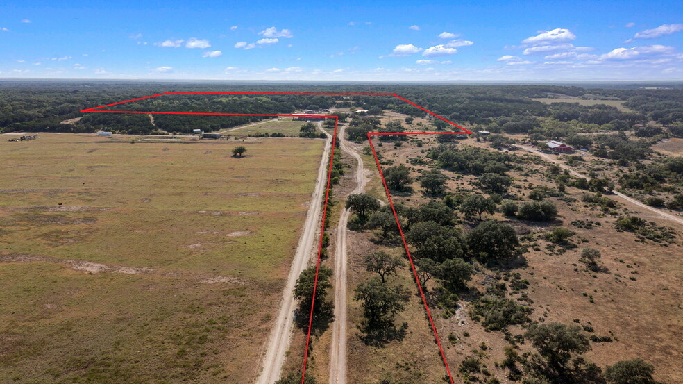 1709 County Road 351, Hondo, TX en venta - Foto del edificio - Imagen 2 de 33