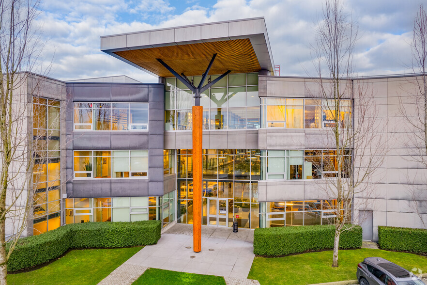 9500 Glenlyon Pky, Burnaby, BC en alquiler - Foto del edificio - Imagen 2 de 4