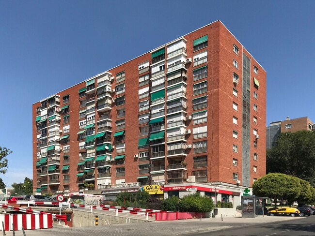 Más detalles de Calle de Fuentespina, 14, Madrid - Edificio residencial​ en venta